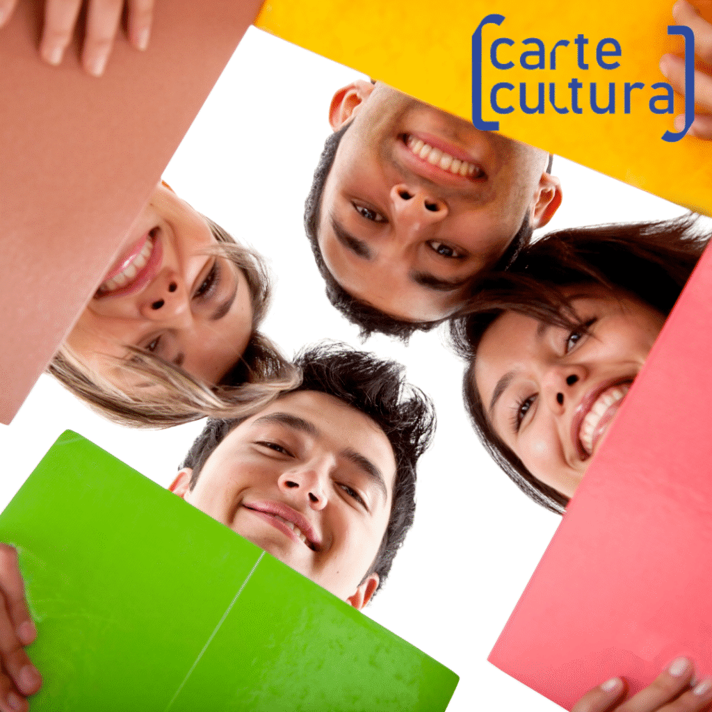 English Summer Camp: Un’esperienza immersiva pensata per ragazzi e ragazze che vogliono migliorare l’inglese in modo attivo, divertente e naturale. Attraverso attività pratiche, giochi di gruppo, laboratori creativi e momenti di conversazione, ogni giornata diventa un’occasione per vivere la lingua e acquisire sicurezza.